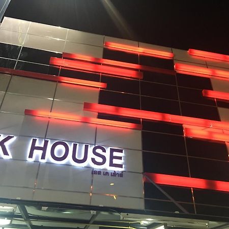 Готель S.K.Airport Чіангмай Екстер'єр фото